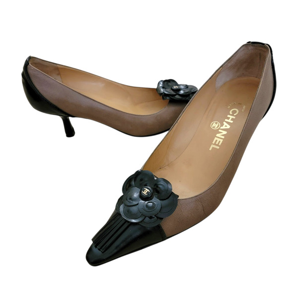 Chanel Vintage CC Camellia Pumps Pointed Toe Brown Black Kitten Heels 6 36.5 - Picture 1 of 14